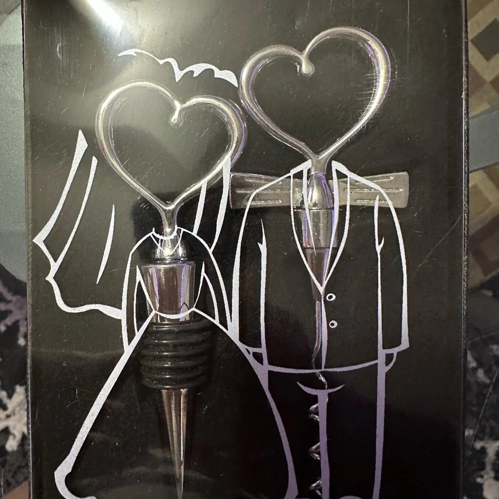 Heart set Corkscrew and Bottle Stopper Set